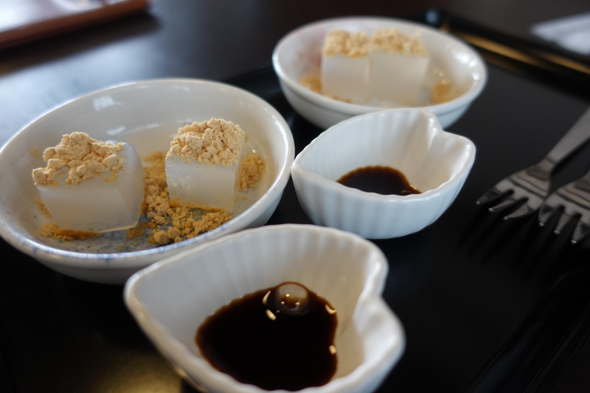 會津 おにやんま 蕎麦寒天 きなこ黒蜜がけ