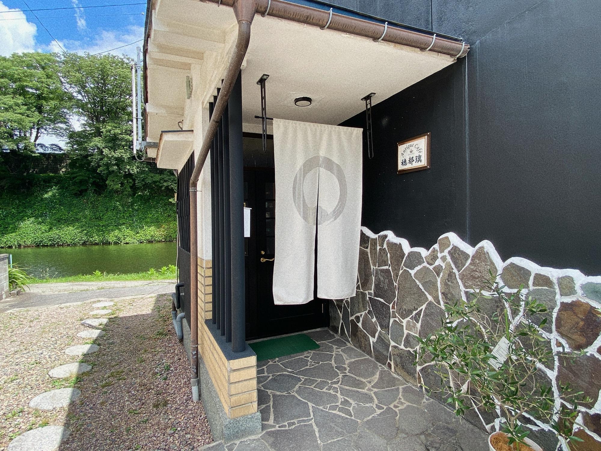 Antique Cafe 穂都璃(ほとり) 入口