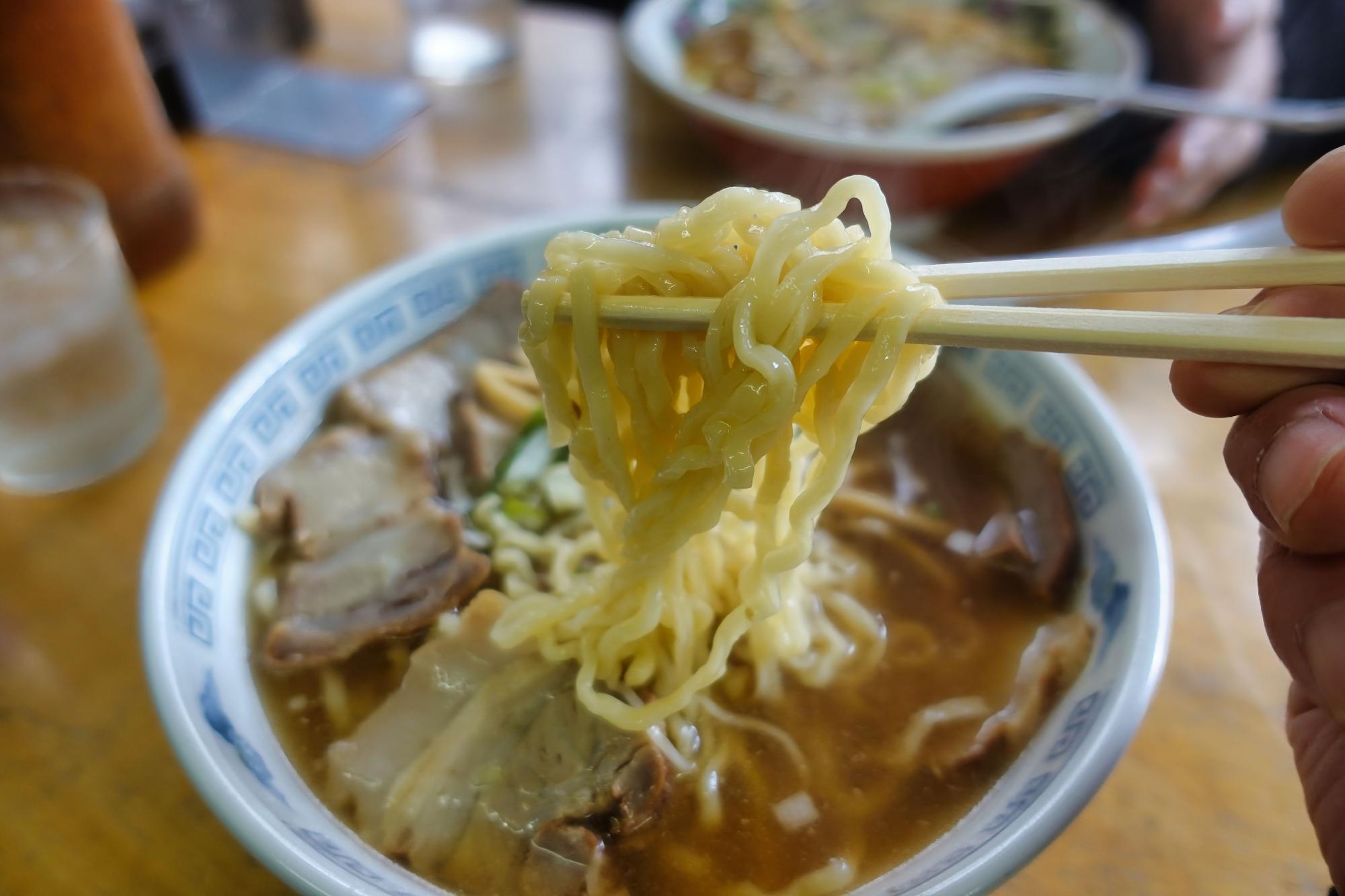 松食堂(まつ食堂)  麺 リフトアップ