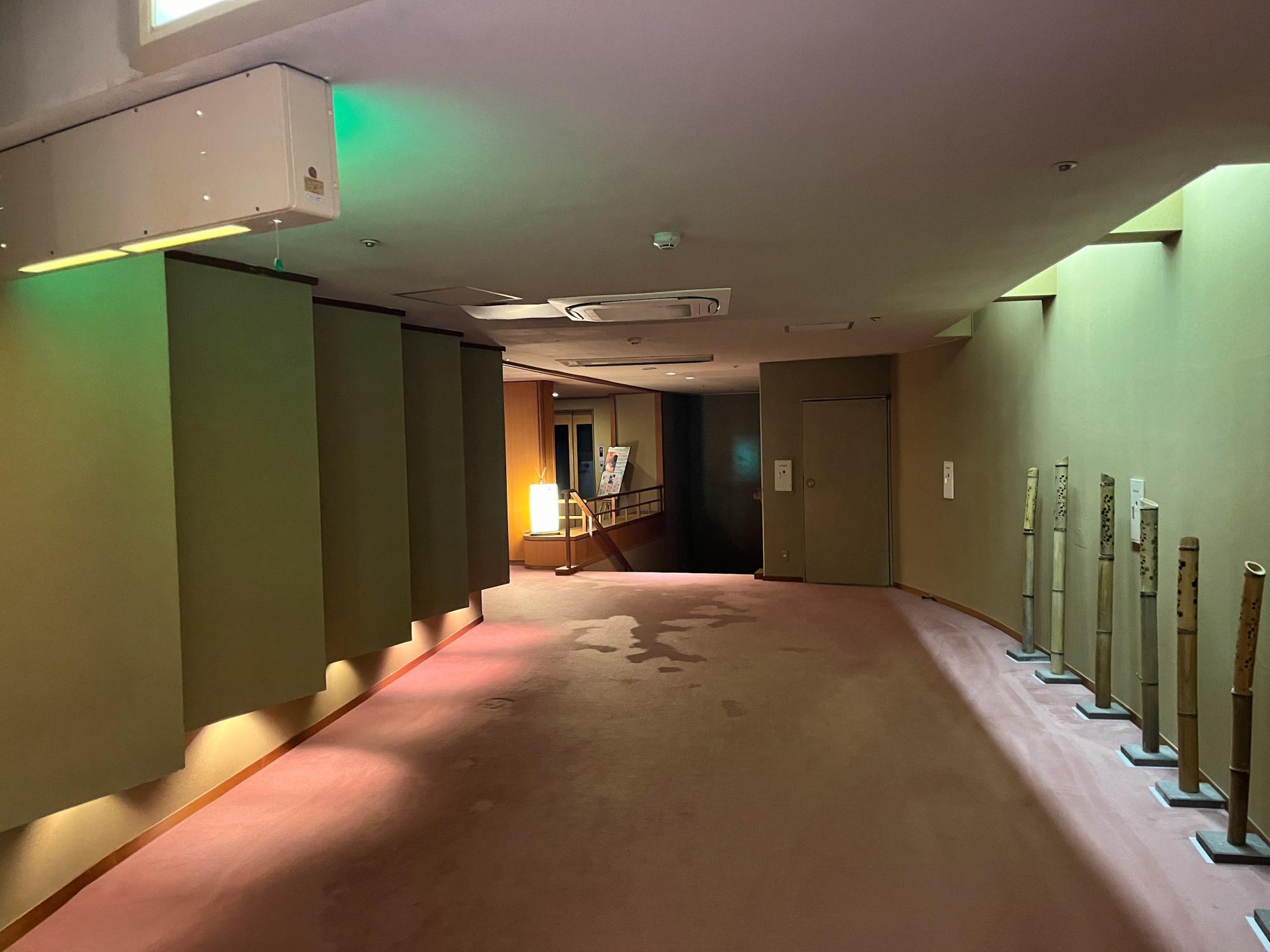 芦ノ牧温泉 丸峰観光ホテル 渓流展望風呂 通路