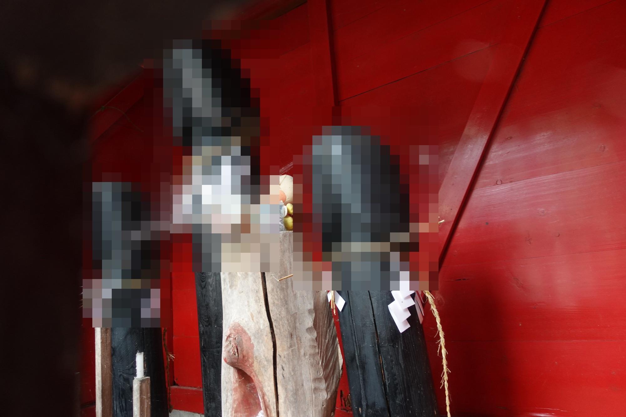 金精神社 御神体