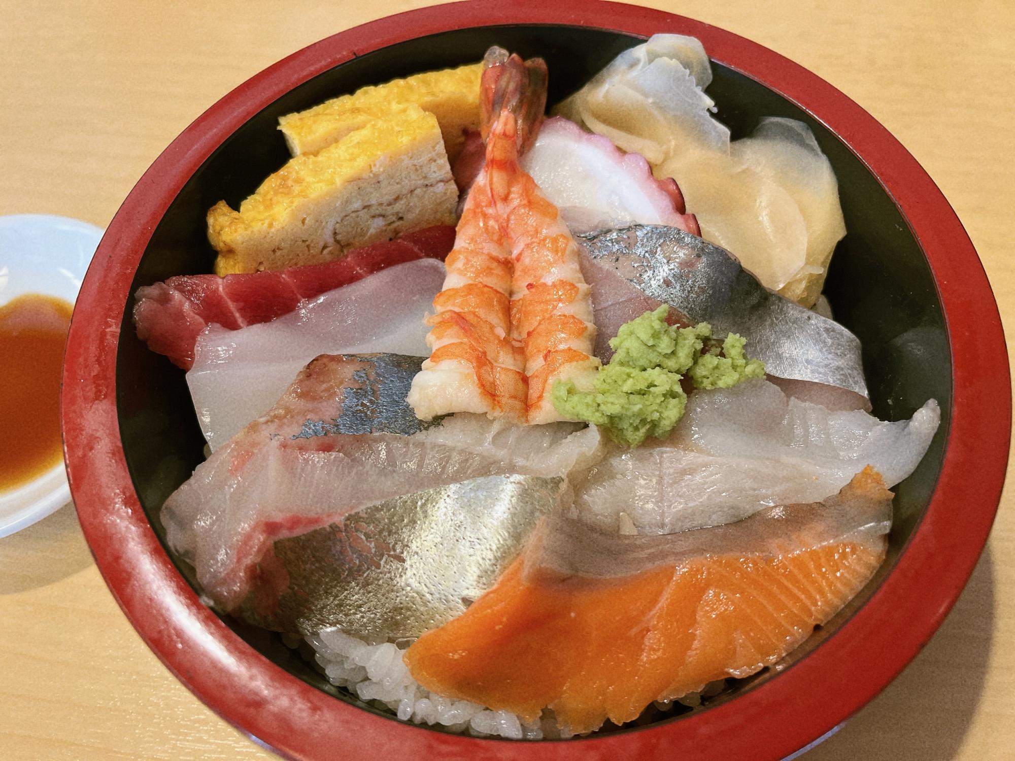 亀鶴寿し(きかくずし)   ちらしランチ